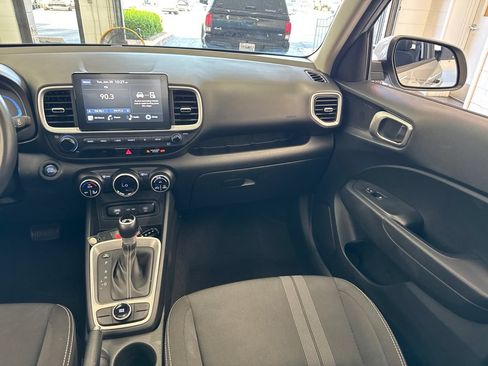 Used 2025 Hyundai Venue SEL FWD image 46