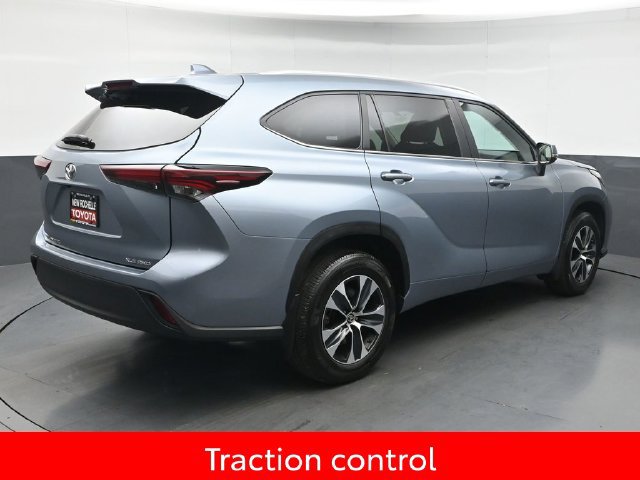 Used 2024 Toyota Highlander XLE AWD/4WD image 7