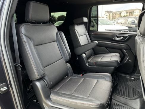 Used 2022 Chevrolet Suburban High Country image 33