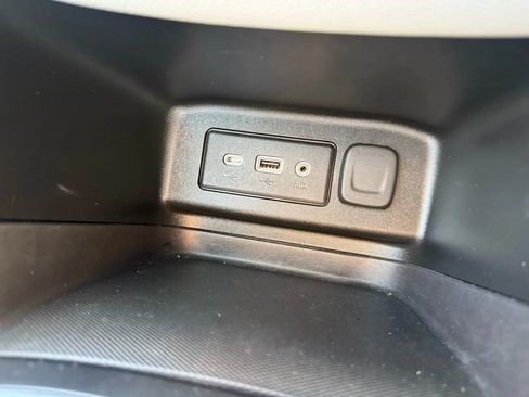 Used 2022 Chevrolet Equinox LS w/ LS Convenience Package FWD image 32