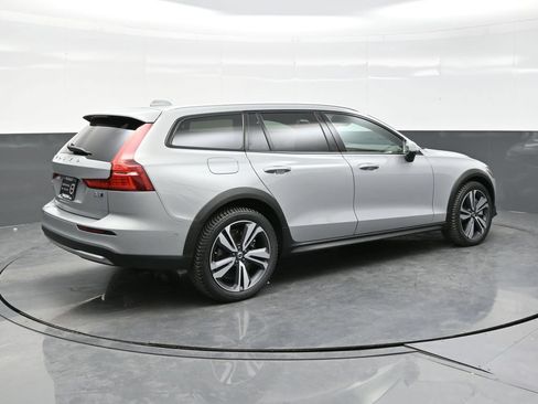 Used 2025 Volvo V60 B5 Cross Country Plus AWD/4WD image 7