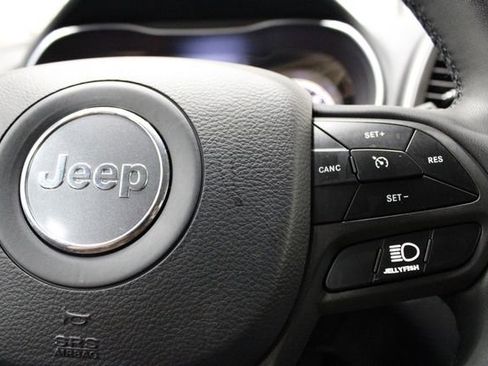 Used 2022 Jeep Cherokee Trailhawk image 25