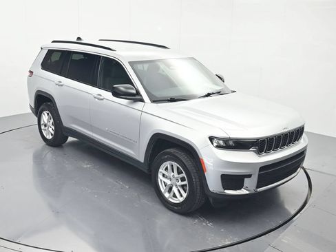 Used 2024 Jeep Grand Cherokee L Laredo RWD image 30