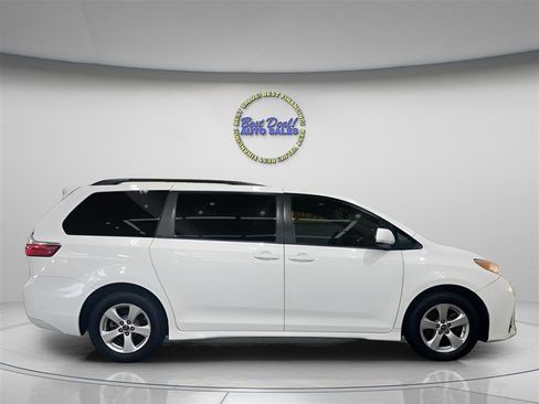 Used 2019 Toyota Sienna LE FWD image 12