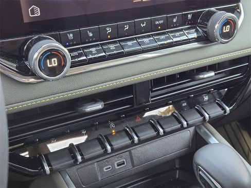 Used 2026 Chevrolet Colorado ZR2 w/ Technology Package image 20