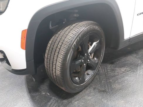 Used 2023 Jeep Grand Cherokee L Laredo AWD/4WD image 34