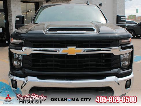 Used 2024 Chevrolet Silverado 2500 LT w/ Convenience Package image 6