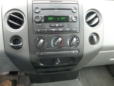 Used 2007 Ford F150 XLT image 11