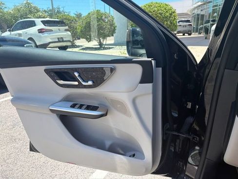 Used 2024 Mercedes-Benz GLC 300 4MATIC image 7