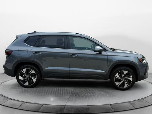 New 2026 Volkswagen Taos SE AWD/4WD image 8
