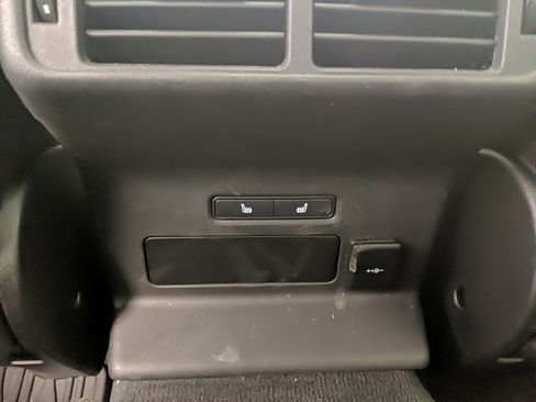 Used 2023 Land Rover Range Rover Velar R-Dynamic S image 16