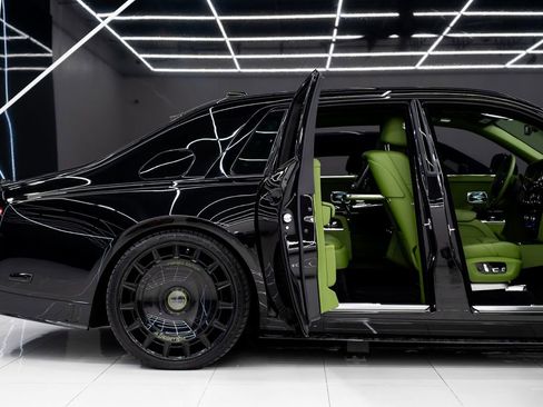 Used 2023 Rolls-Royce Phantom Sedan w/ The Phantom Package image 16