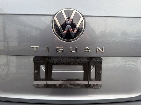 Used 2022 Volkswagen Tiguan SE image 11