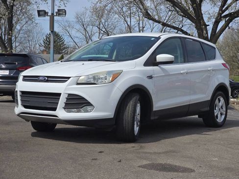 Used 2016 Ford Escape SE image 2