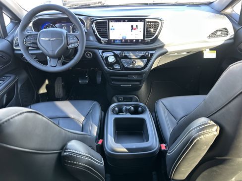 New 2026 Chrysler Pacifica Select w/ S Appearance Package image 31