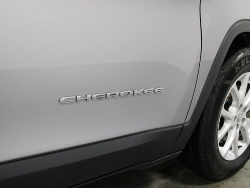 Used 2018 Jeep Cherokee Latitude image 12