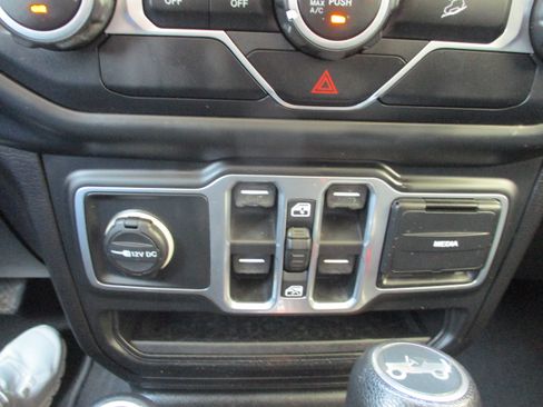 Used 2018 Jeep Wrangler Unlimited Sport S AWD/4WD image 15