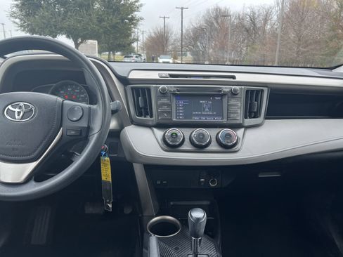 Used 2015 Toyota RAV4 LE image 21