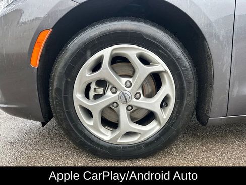 Used 2023 Chrysler Pacifica Limited image 9