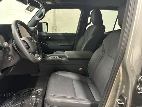 Certified 2025 Lexus GX 550 image 21