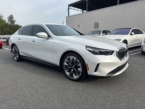 Used 2025 BMW 540i xDrive image 1