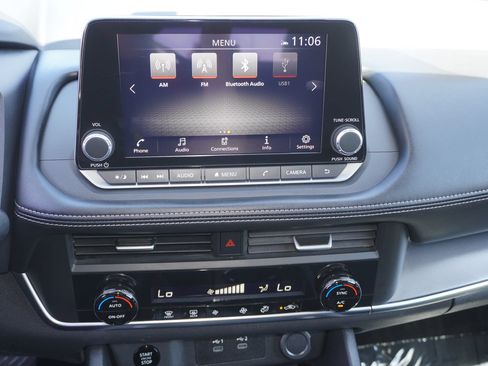 Used 2024 Nissan Rogue SV FWD image 19