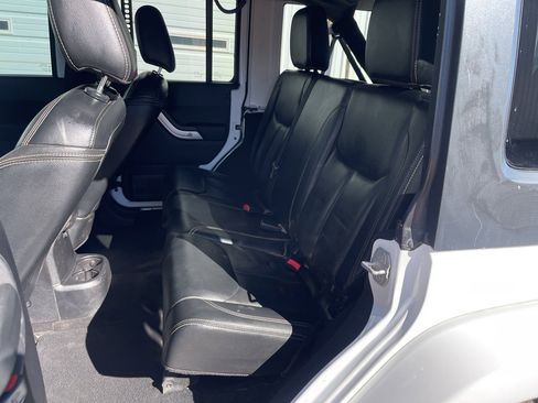 Used 2016 Jeep Wrangler Unlimited Sahara w/ Max Tow Package image 11