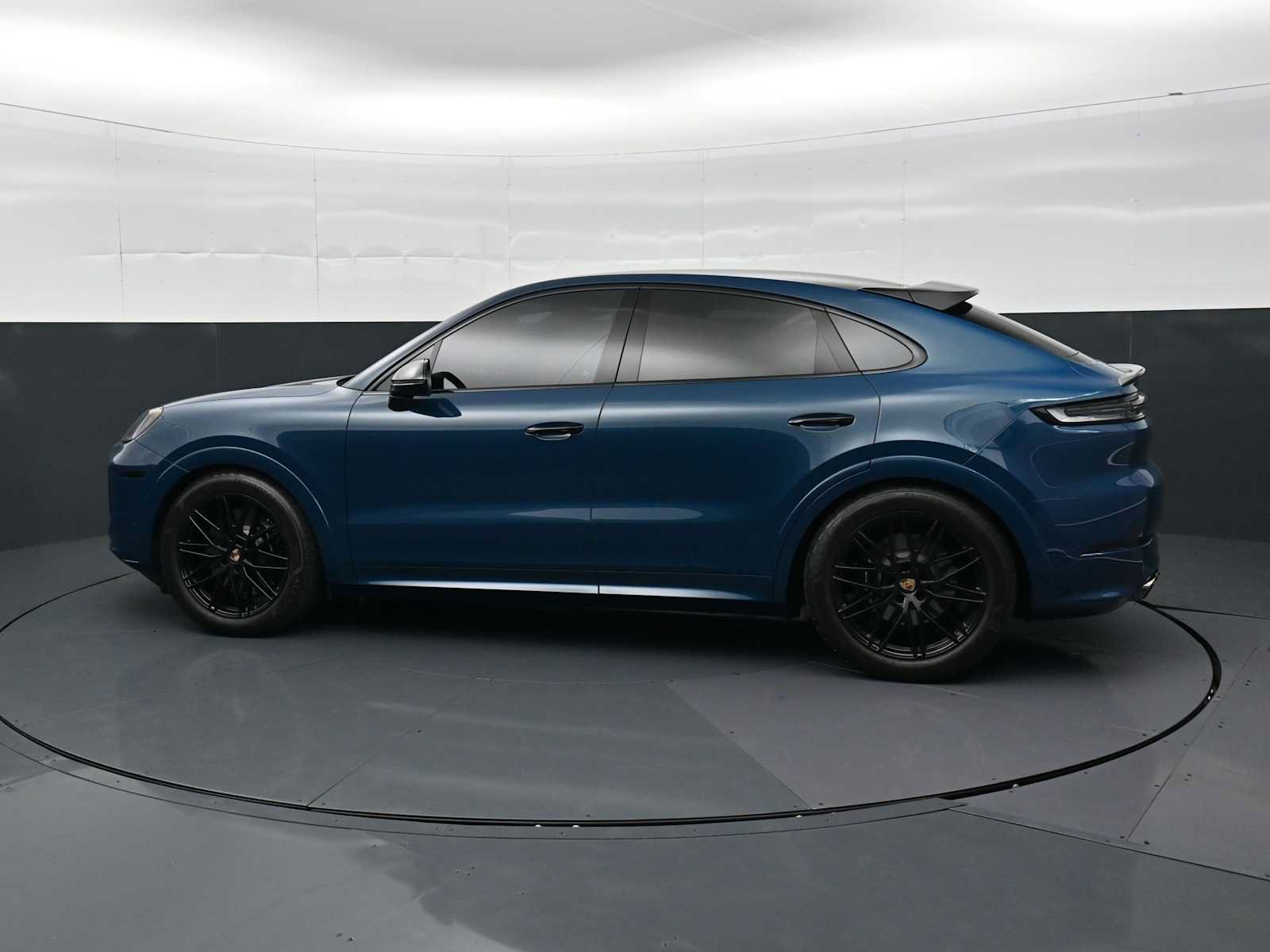 Certified 2026 Porsche Cayenne GTS AWD/4WD image 2