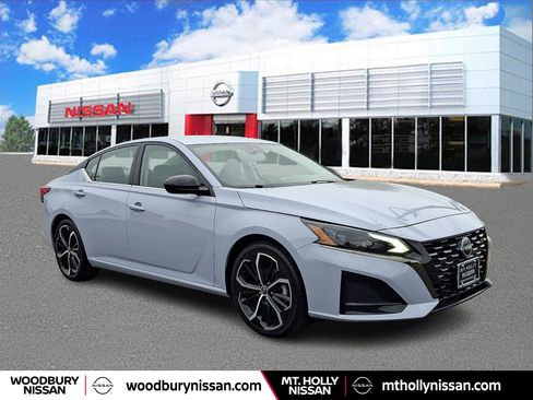 Used 2024 Nissan Altima 2.5 SR FWD image 1