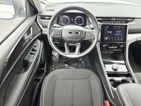 Used 2022 Jeep Grand Cherokee L Laredo w/ Luxury Tech Group I AWD/4WD image 12