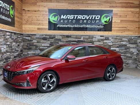 Used 2023 Hyundai Elantra Limited w/ Preferred Accessory Package FWD image 6