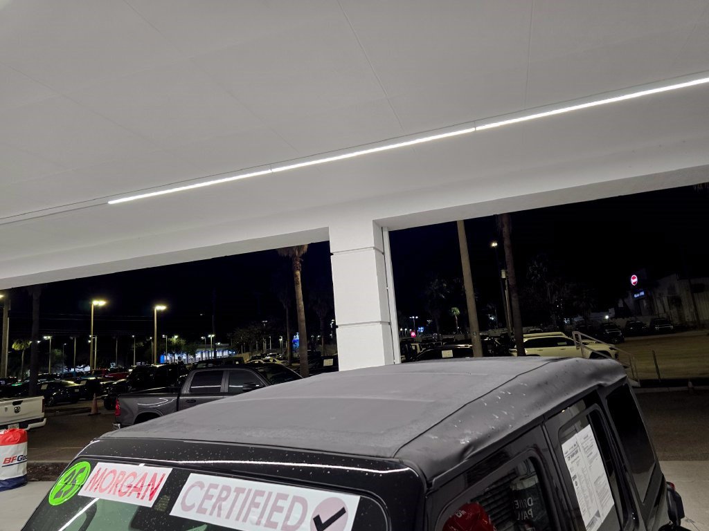 Used 2025 Jeep Wrangler Unlimited Sahara AWD/4WD image 11