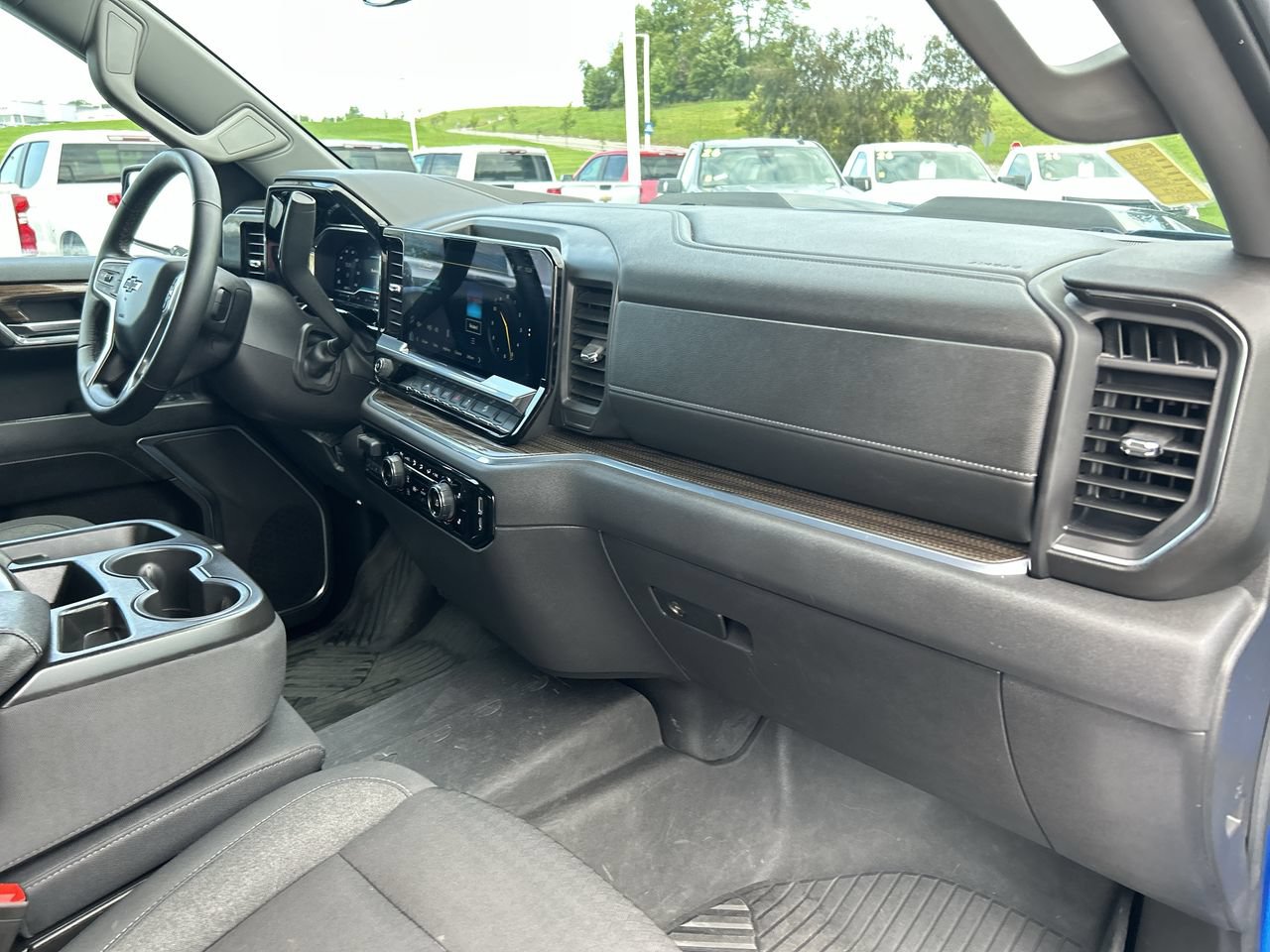 Used 2024 Chevrolet Silverado 1500 LT Trail Boss AWD/4WD image 17