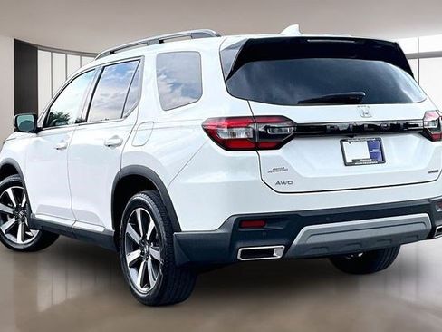 Certified 2025 Honda Pilot Touring image 4
