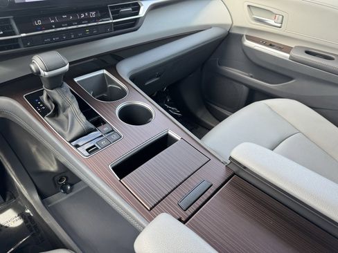 Used 2024 Toyota Sienna XLE image 34