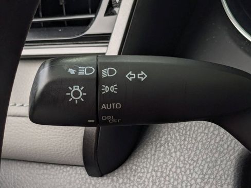 Used 2020 Toyota Camry LE FWD image 12