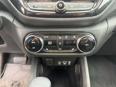 Used 2021 Chevrolet TrailBlazer LT w/ Convenience Package image 16