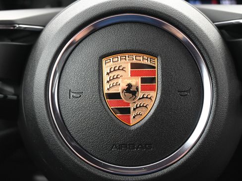 Certified 2025 Porsche Macan image 23