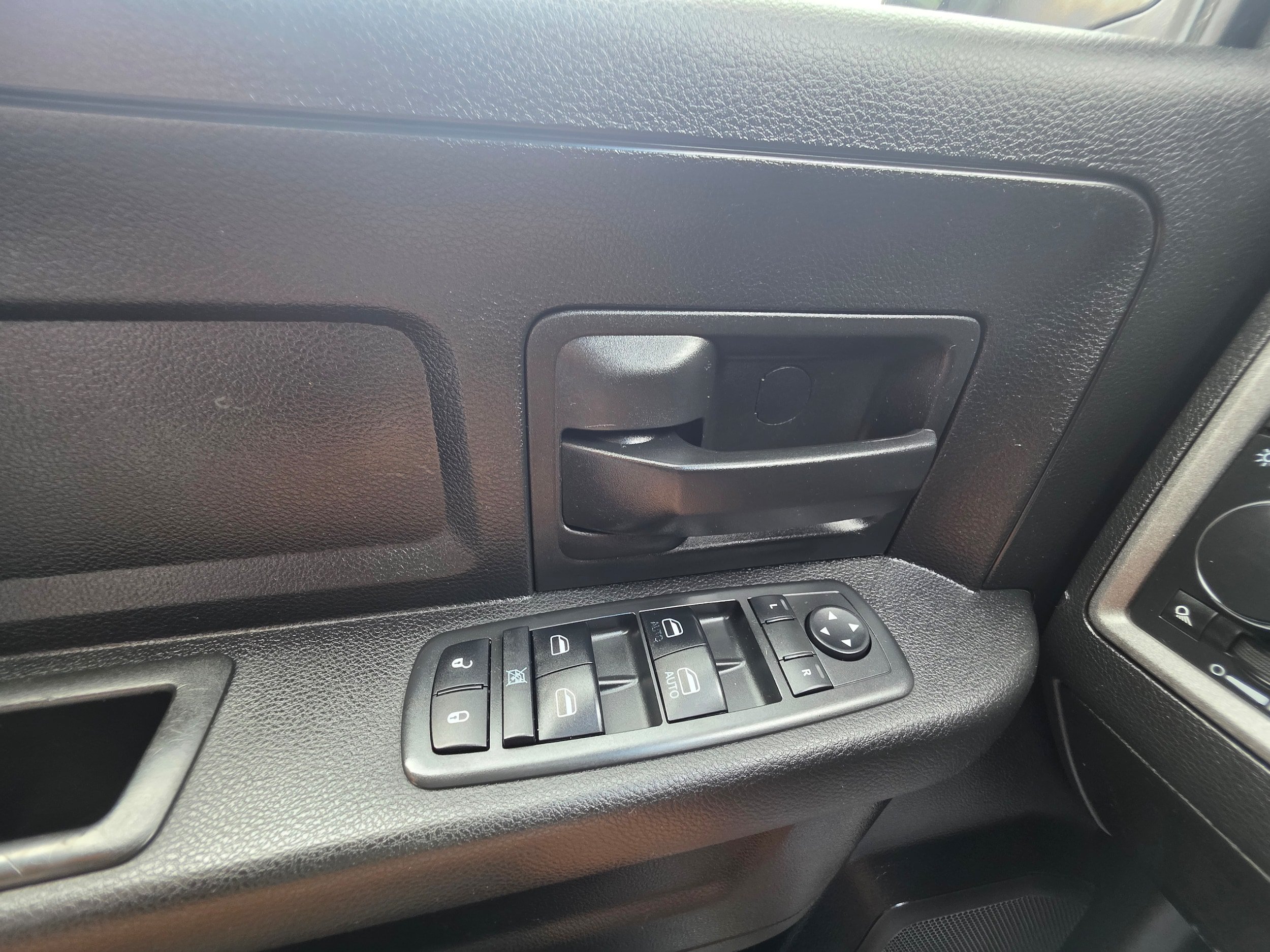 Used 2018 RAM 2500 Tradesman w/ Chrome Appearance Group AWD/4WD image 21