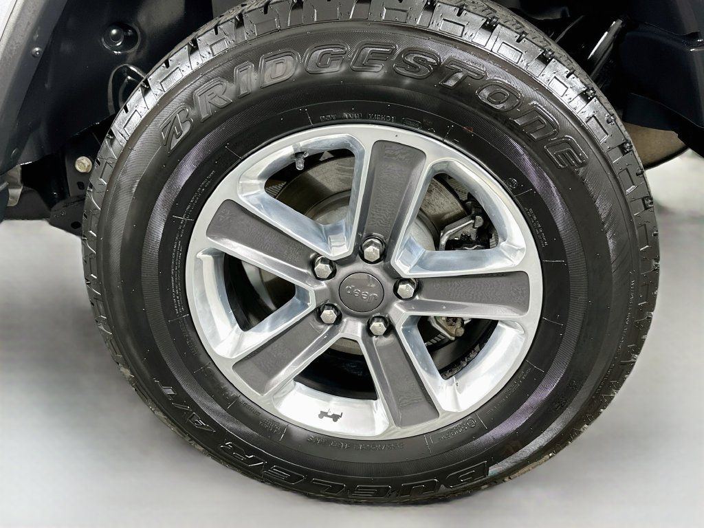 Used 2020 Jeep Wrangler Unlimited Sahara AWD/4WD image 30
