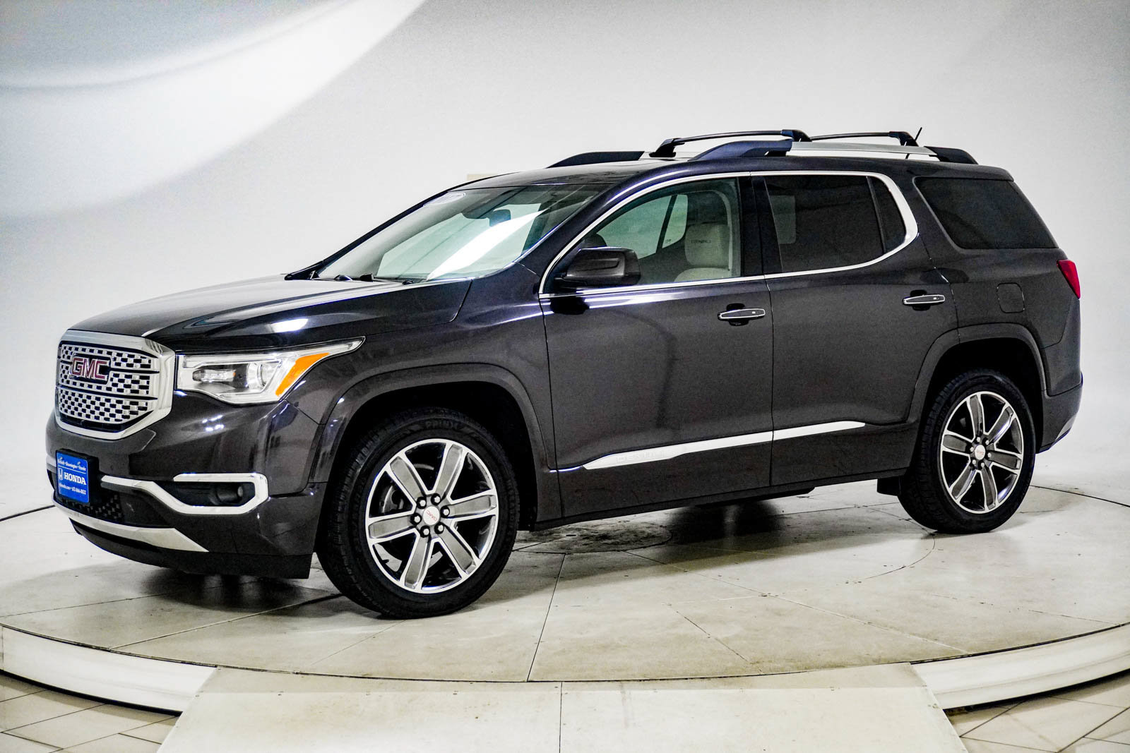 Used 2017 GMC Acadia Denali w/ Technology Package AWD/4WD image 3