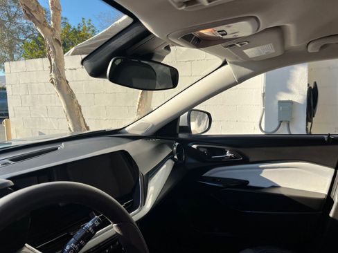 Used 2025 Chevrolet Trax LT image 36