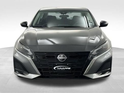 Used 2025 Nissan Altima 2.5 SV FWD image 4