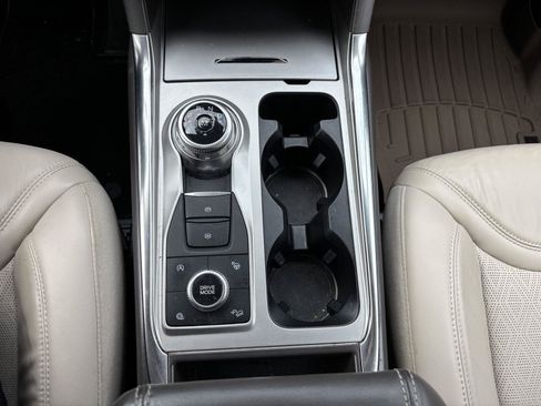 Used 2020 Ford Explorer Platinum w/ Premium Technology Package AWD/4WD image 26
