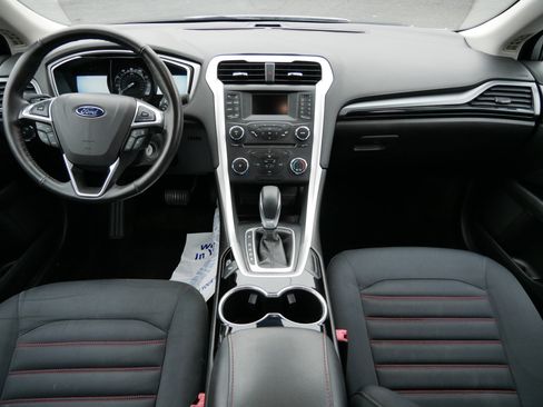 Used 2016 Ford Fusion SE image 10