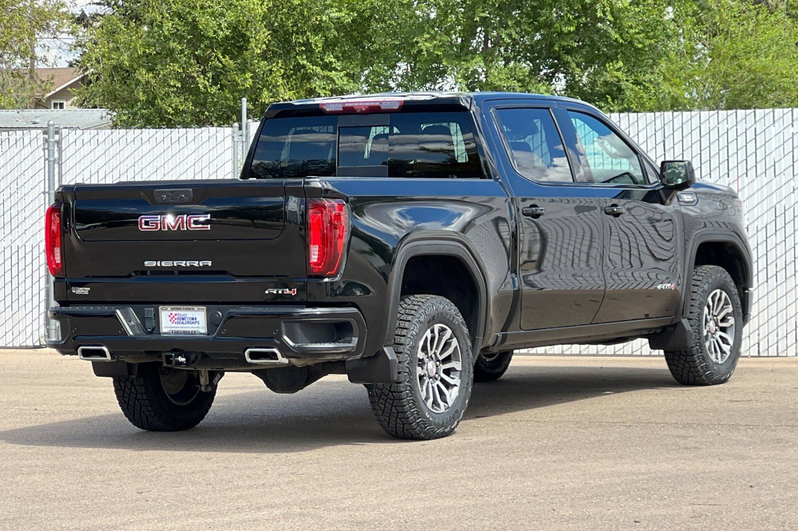Used 2023 GMC Sierra 1500 AT4 w/ Technology Package AWD/4WD image 4