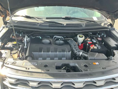 Used 2017 Ford Explorer XLT w/ Equipment Group 202A image 21
