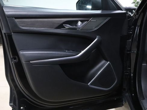 Used 2021 Jaguar F-PACE image 10