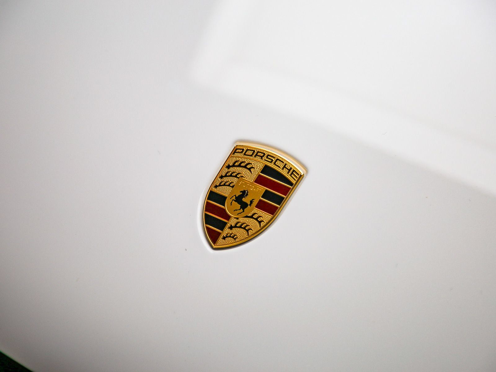 Certified 2025 Porsche Macan AWD/4WD image 12