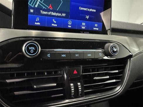 Used 2022 Ford Escape Titanium image 25